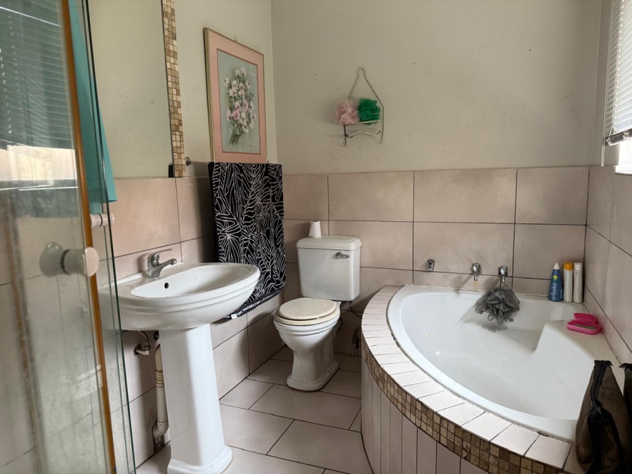 2 Bedroom Property for Sale in Waterval East North West